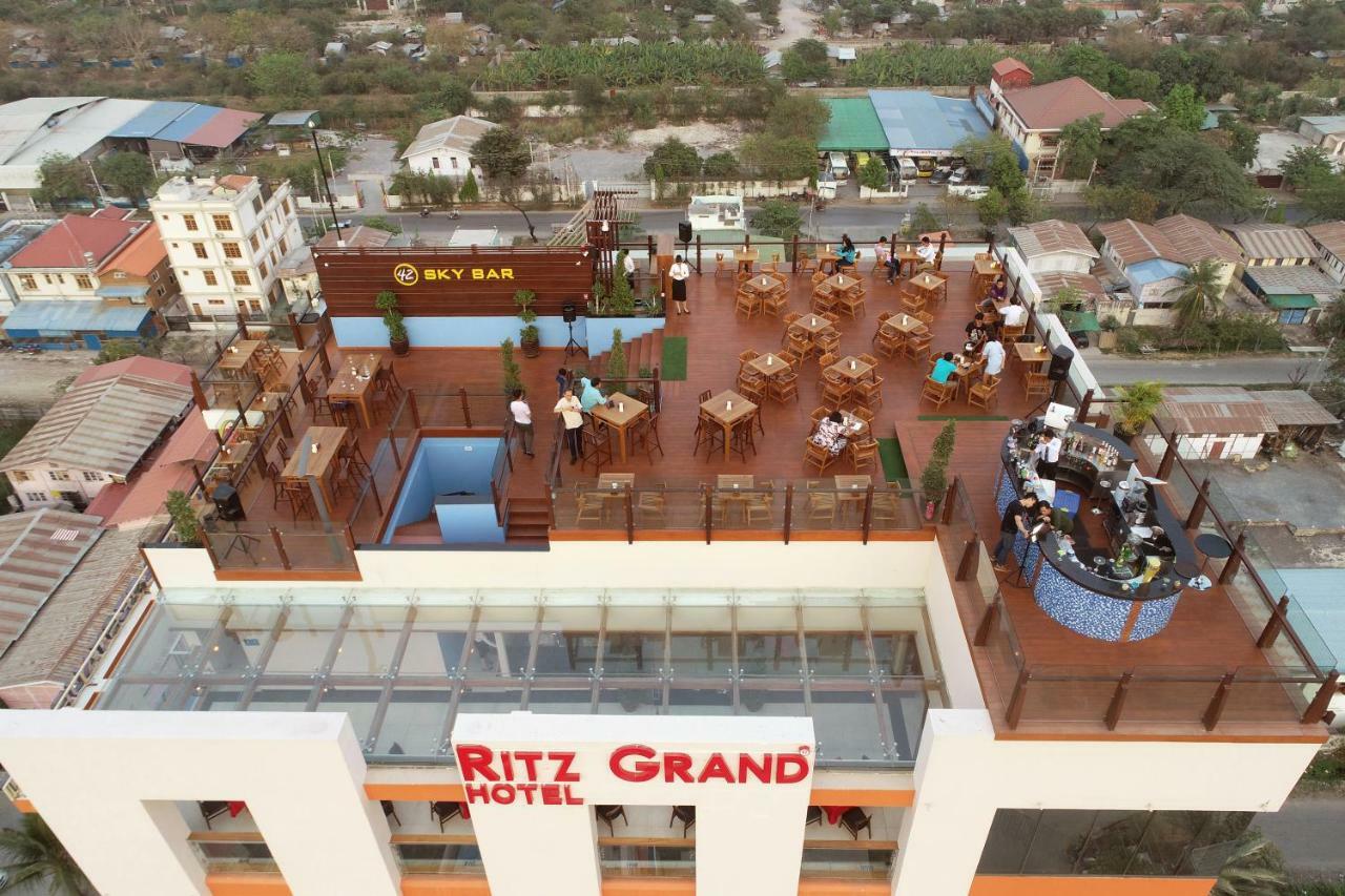 Ritz Grand Hotel Mandalay Exterior photo